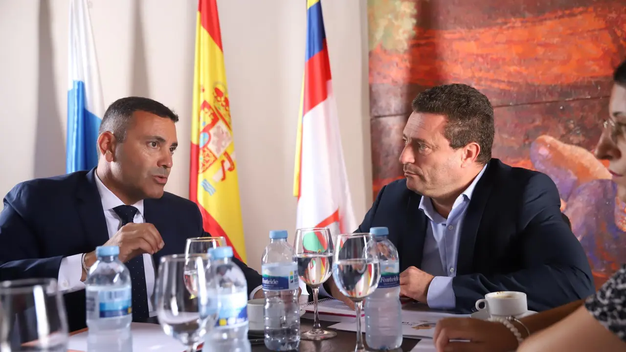 Visita del Cabildo a Yaiza.