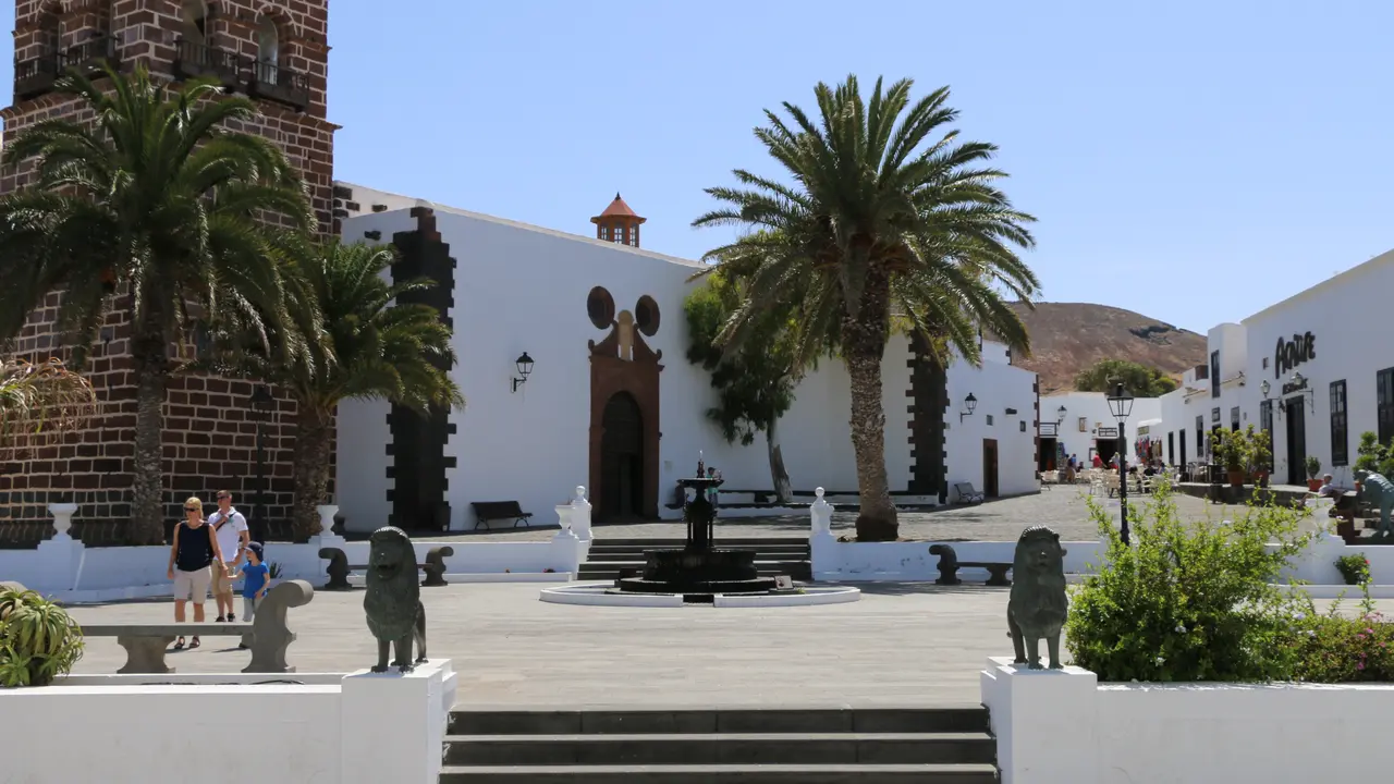 Plaza de los Leones, La Villa.