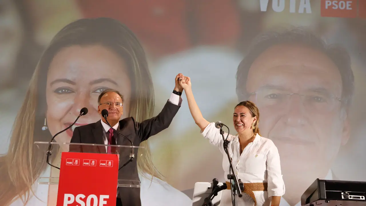 PSOE confraternizac. 23J. Loli Corujo y Manuel Fajardo.