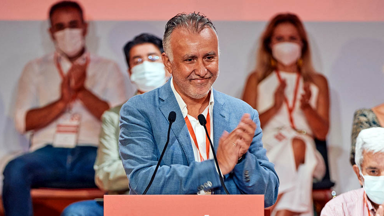 Ángel Víctor Torres.