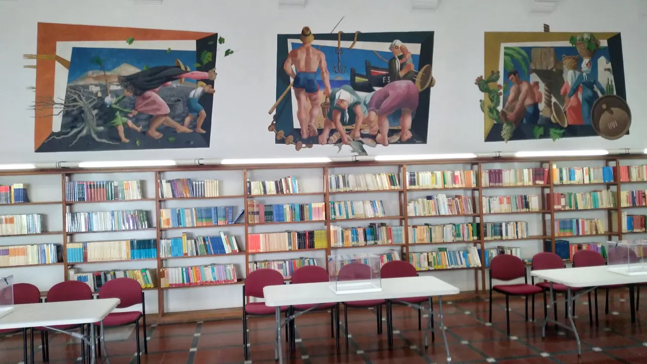 El antiguo Parador de Turismo vuelve a ser colegio electoral.