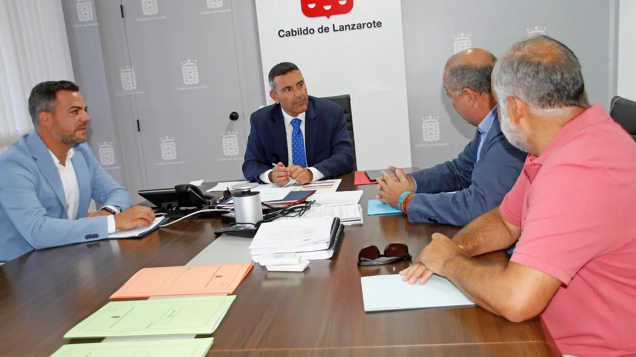 Reunión del presidente y vicepresidente del Cabildo con Tragsa.