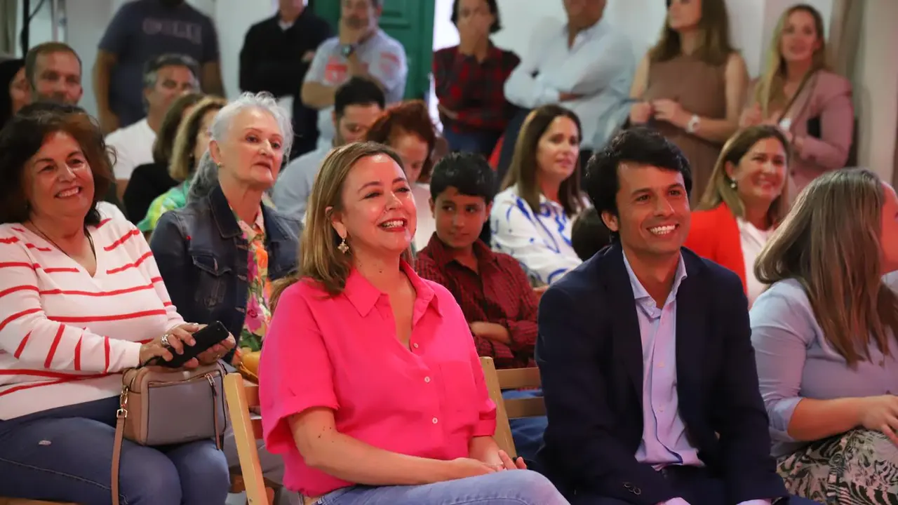 Loli Corujo y Marcos Bergaz, en un acto electoral del PSOE.
