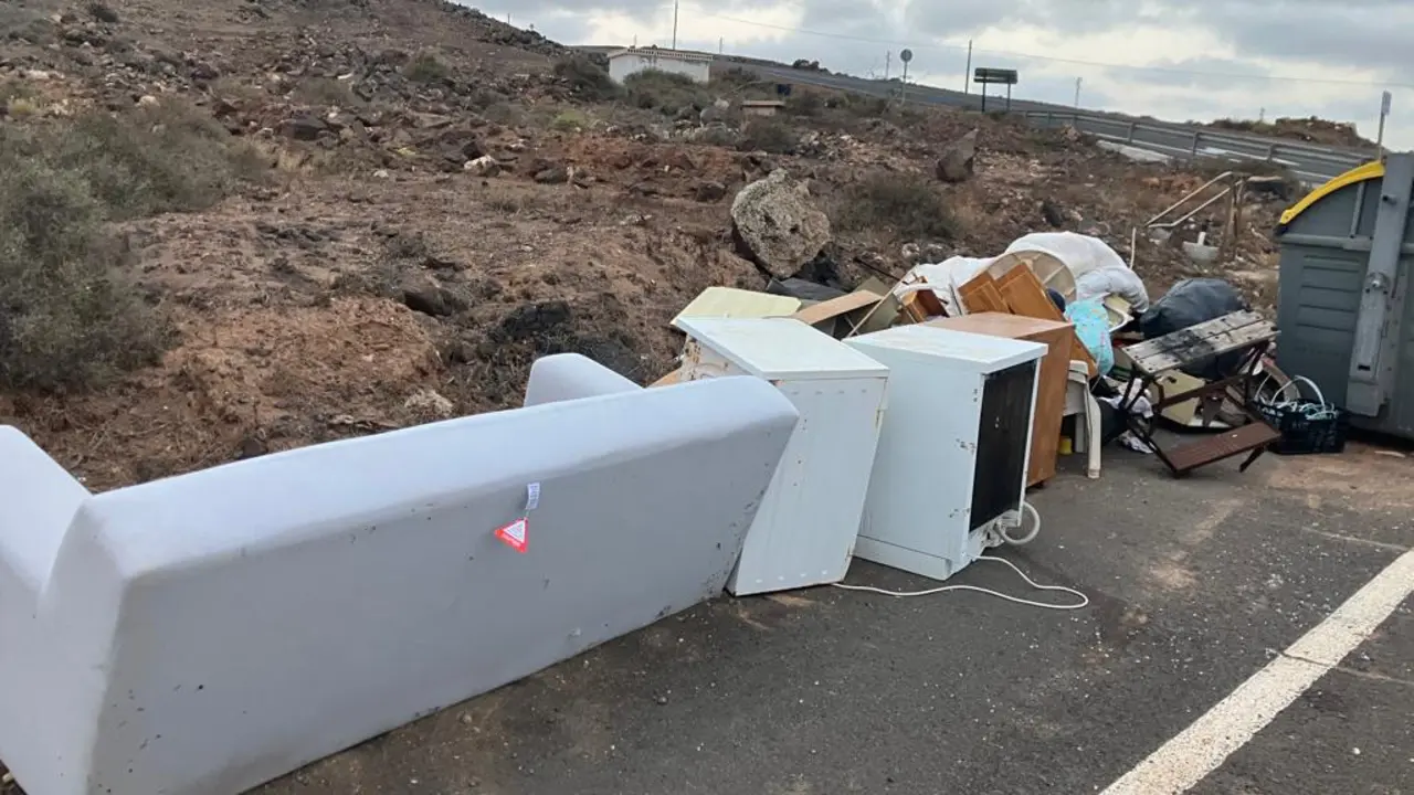 Basura en Yaiza.