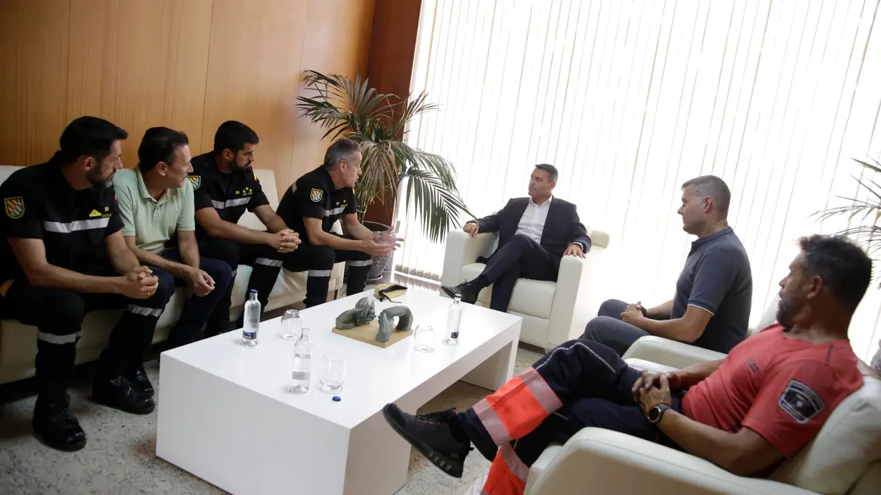 Recepci&oacute;n a miembros de la UME en el Cabildo.