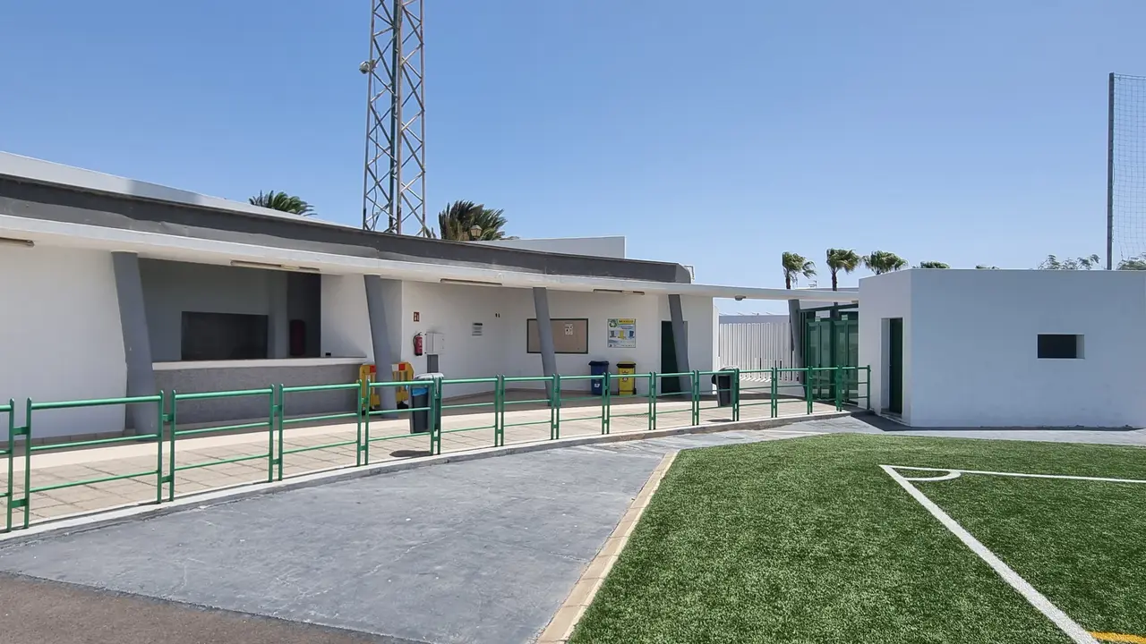 Nuevos vestuarios campo de fútbol.