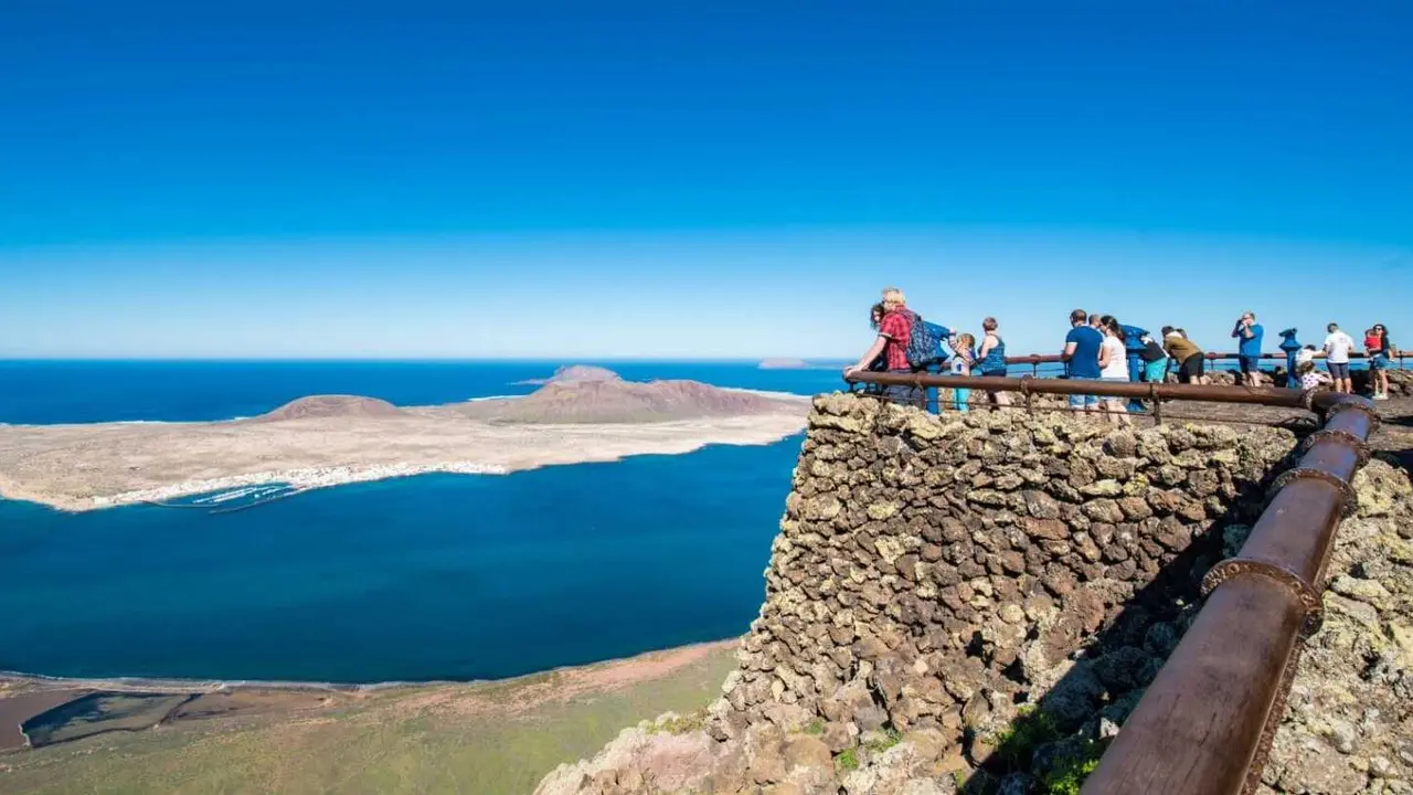 El Río, entre Lanzarote y La Graciosa, desde el mirador del mismo nombre. Foto CACT Lanzarote