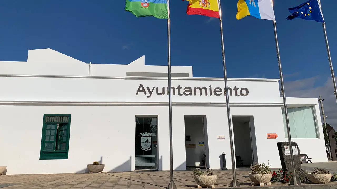 Fachada del Ayuntamiento de Tías.