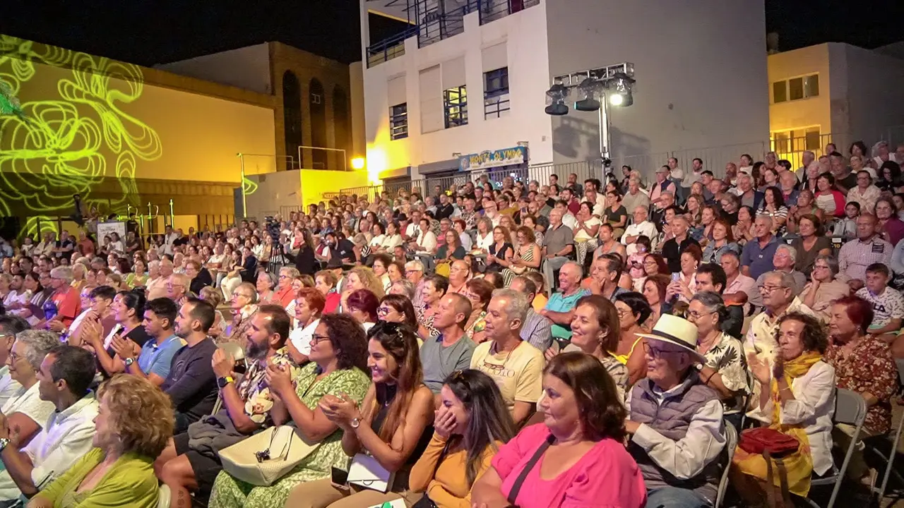 Público asistente en uno de los actos de las fiestas.