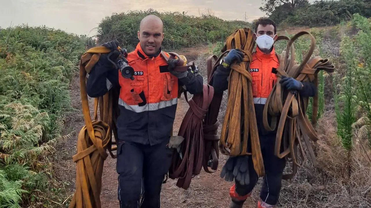 Bomberos de Lanzarote actuando en el incendio de Tenerife