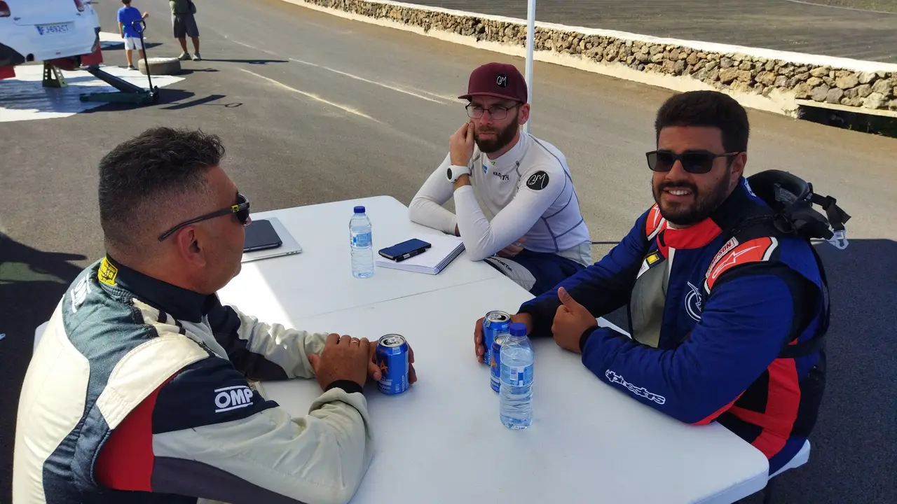 Alejandro y Miguel A. Rguez con Patrik Barth.