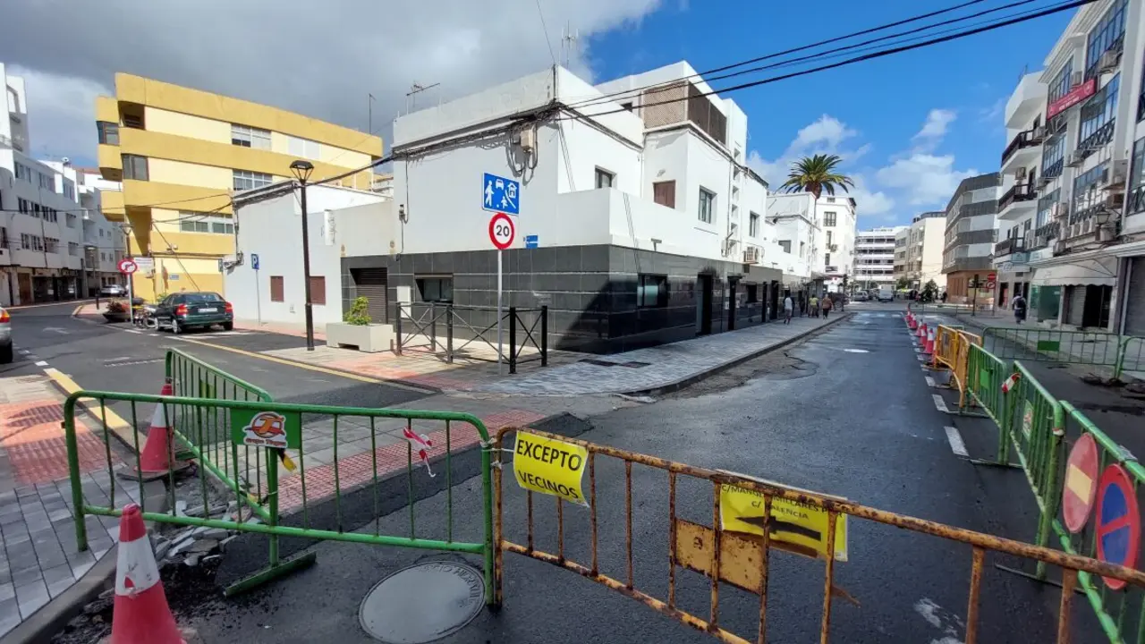Obras en la calle Valls de la Torre, Arrecife.