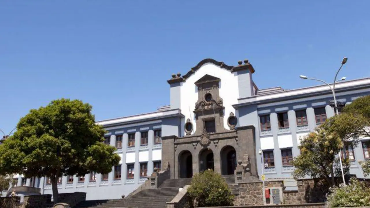 Edificio central de la Universidad de La Laguna.