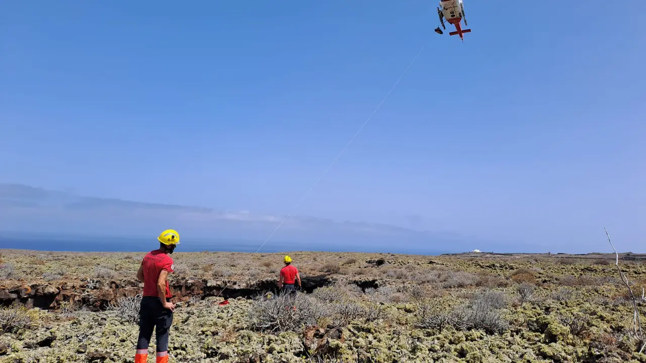 Helicóptero del GES en un rescate.