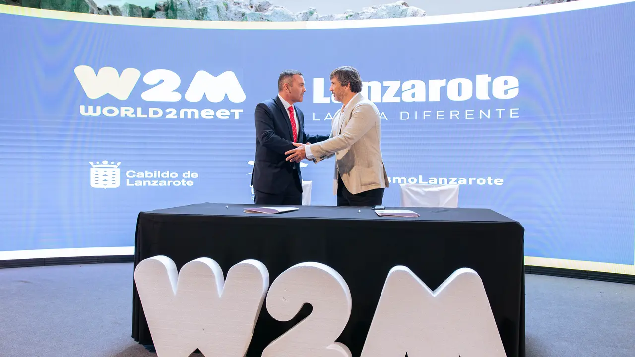 Firma del Cabildo de Lanzarote con W2M.