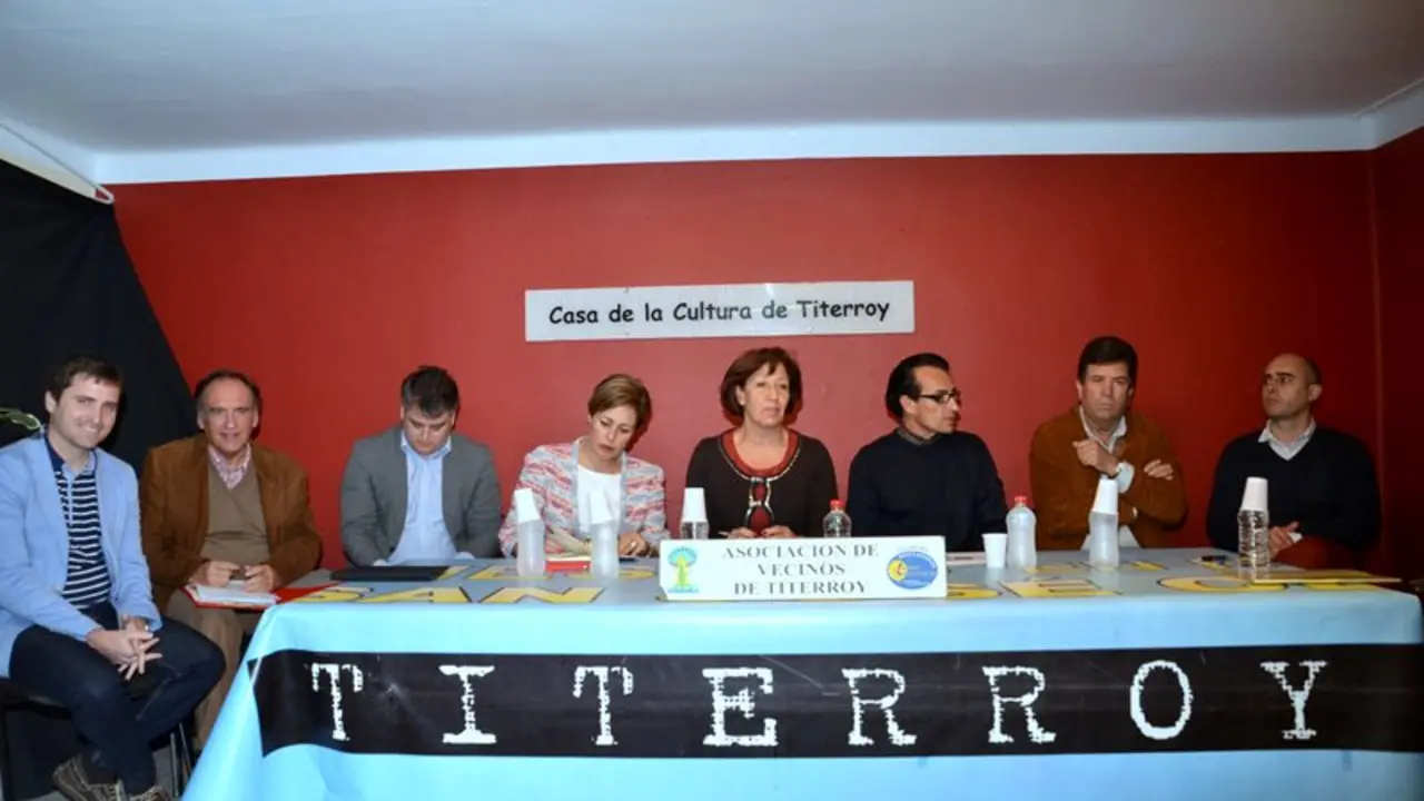 Reunión de Titerroy con autoriadades celebrada en el año 2014.