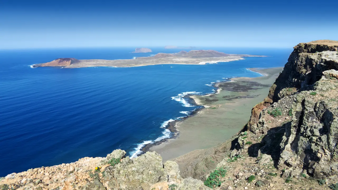 Risco de Famara y La Graciosa.