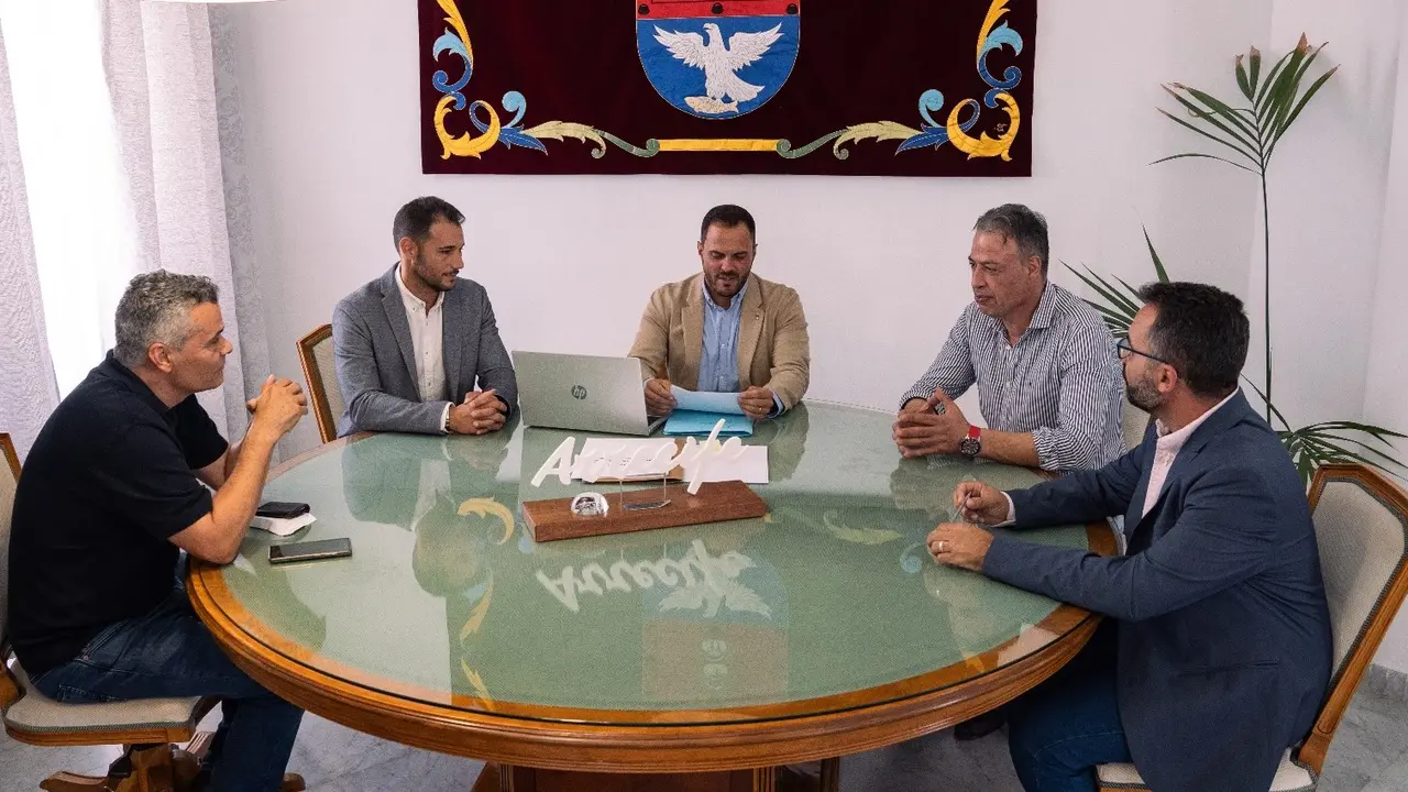 Reunión con el director del Instituto Canario de la Vivienda.