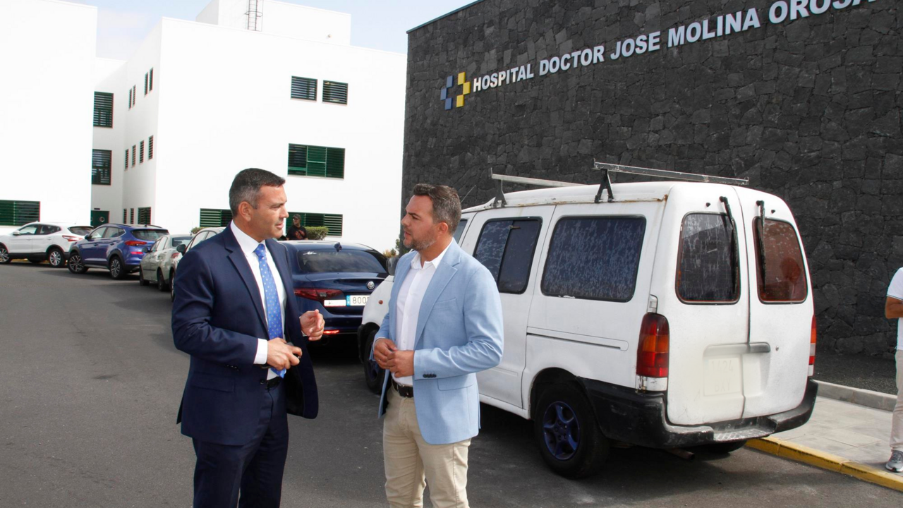 El presidente, Oswaldo Betancort, junto al vicepresidente, Jacobo Medina.