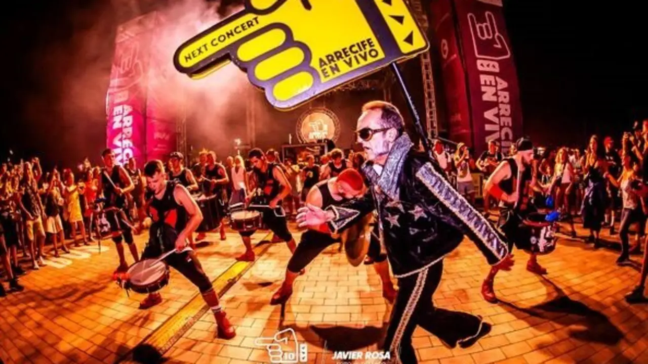 Buli Panés anima el pasacalles.