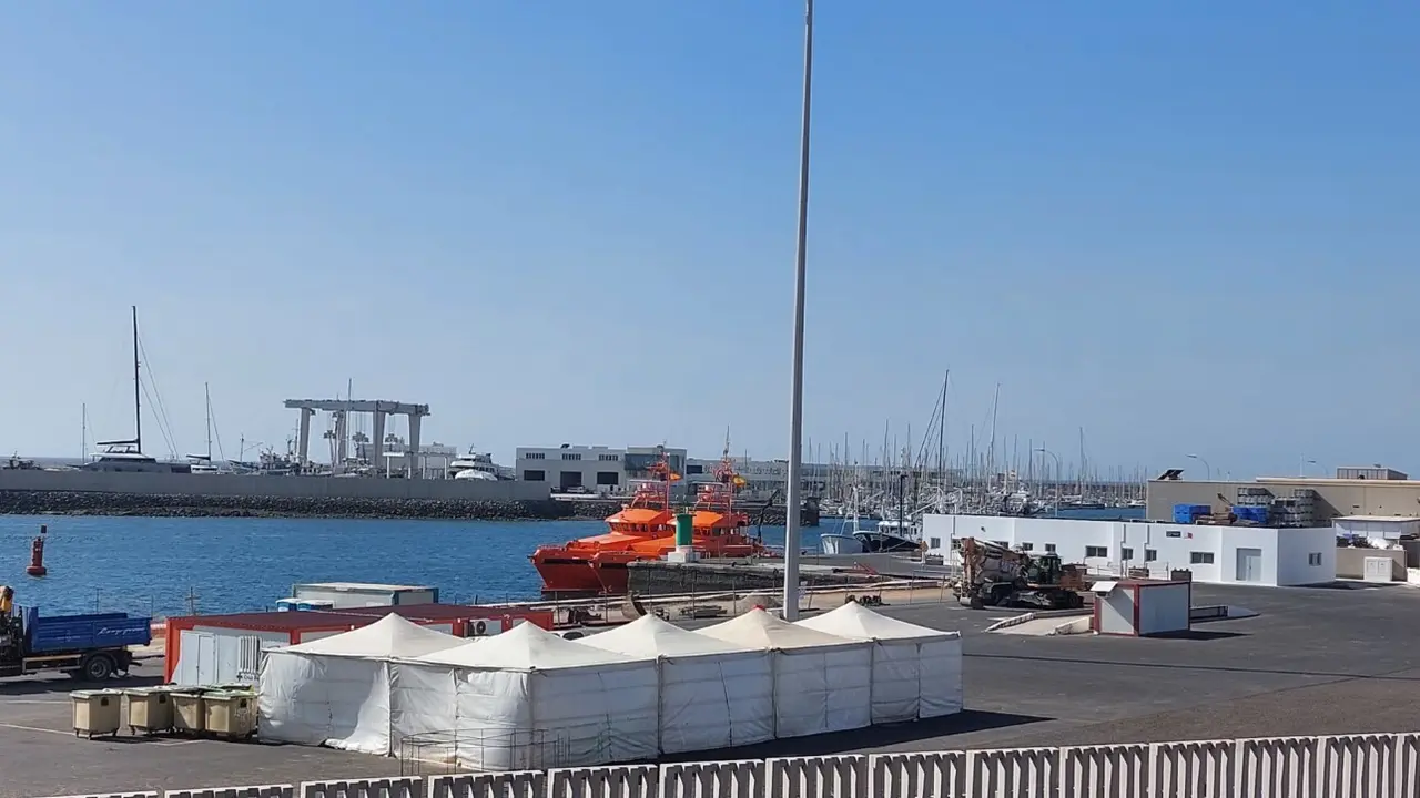 Carpas provisionales desplegadas en Arrecife para atender a las personas inmigrantes. Imagen de archivo.