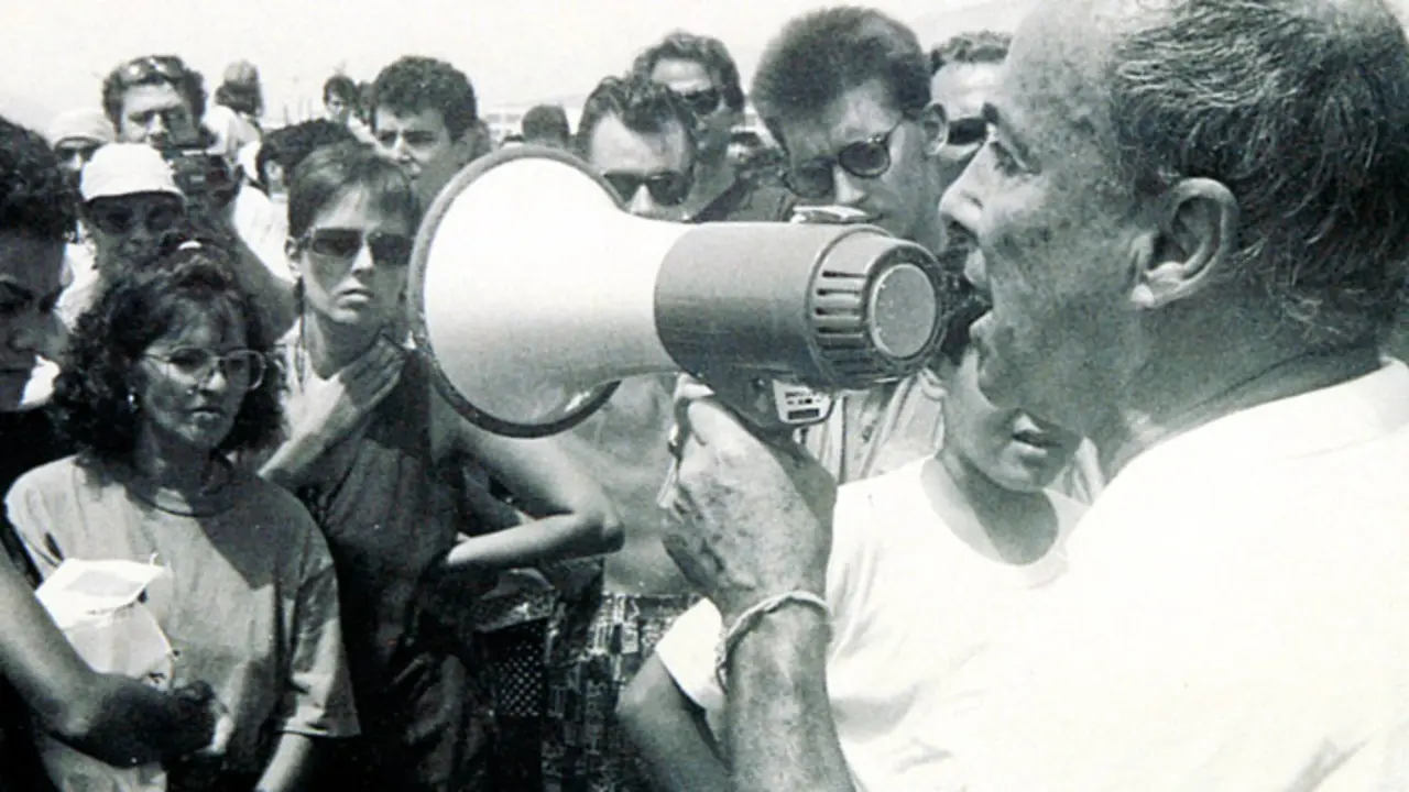 César Manrique, activista. Foto FC Manrique.