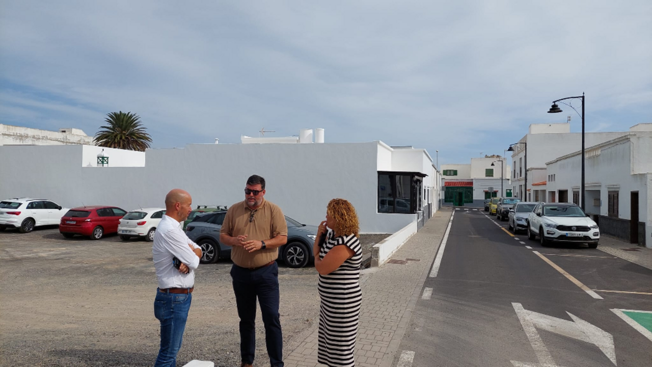 El alcalde de San Bartolomé y algunos concejales.