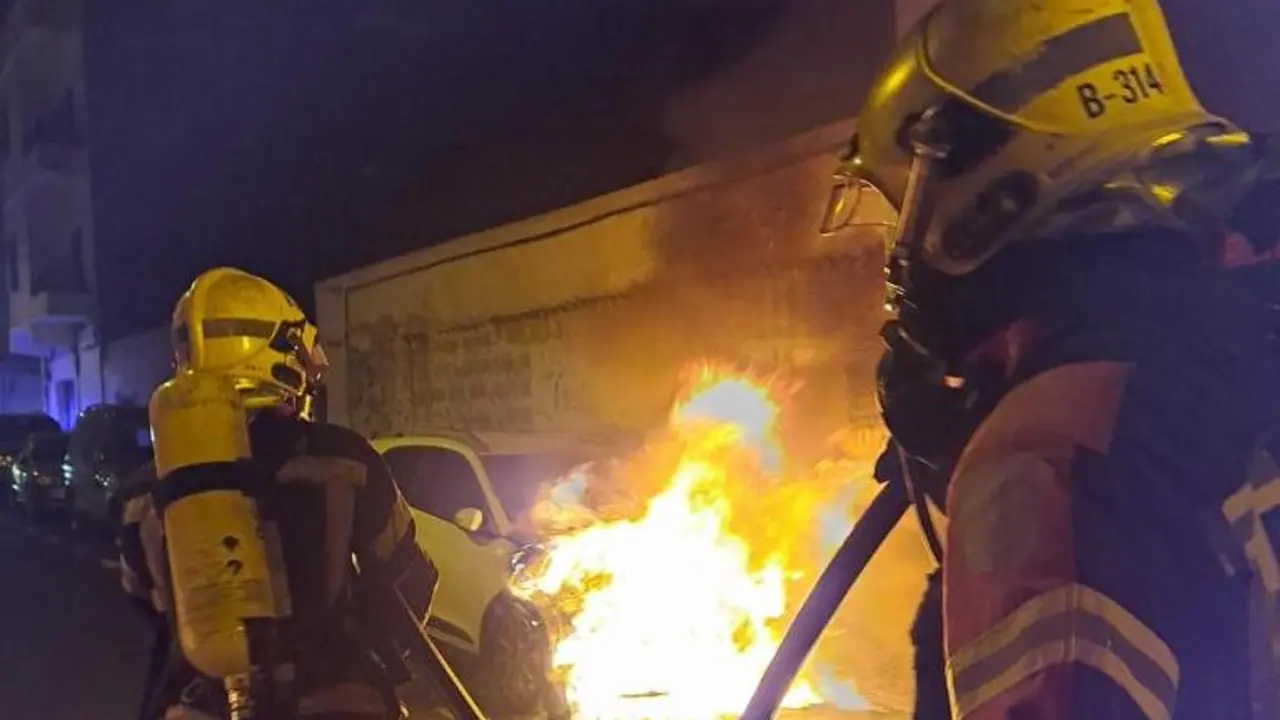 Bomberos en acci&oacute;n.