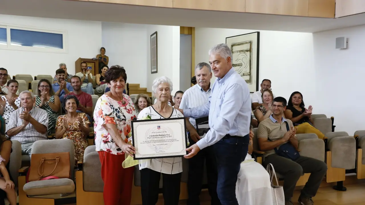 Reconocimiento a Guillermina Rodríguez Cruz.