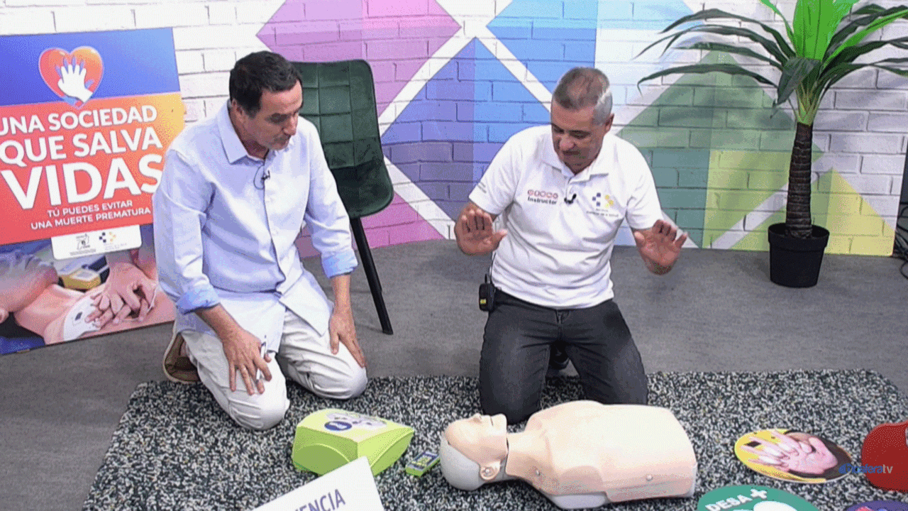 Benjamín Nieves en un simulacro de parada cardíaca