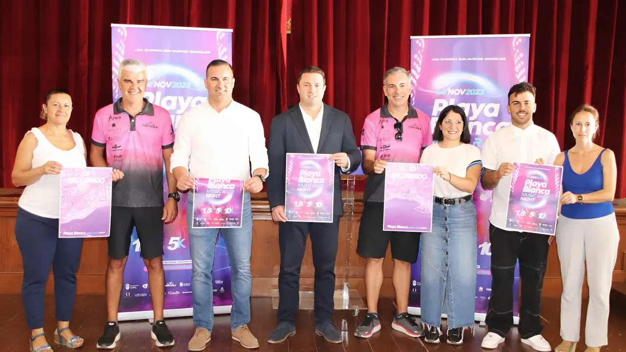 Concejales de Yaiza y representantes del Club Triyaiza.