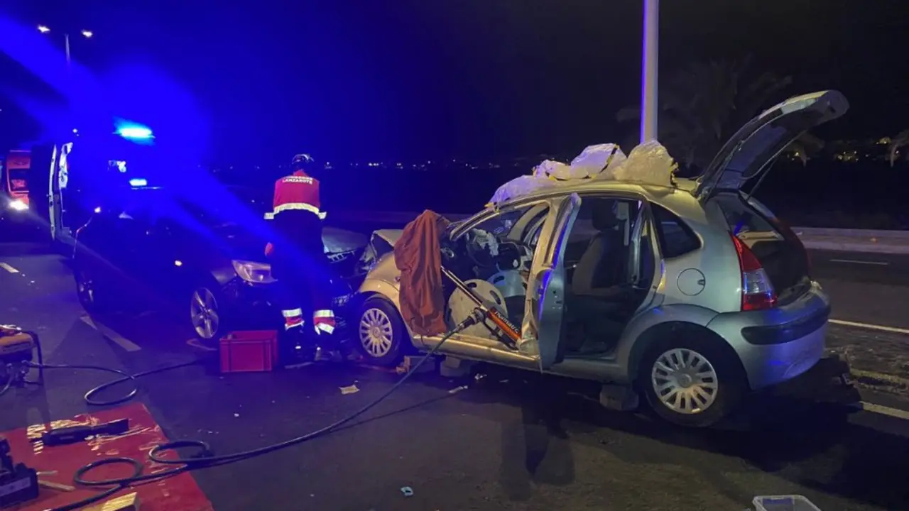 Intervención de los bomberos en el accidente