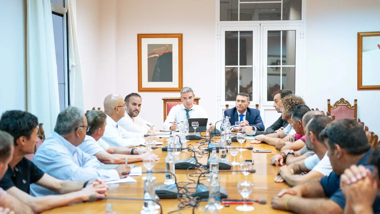 Reunión Gobierno de Canarias, Cabildo de Lanzarote y Pesca.