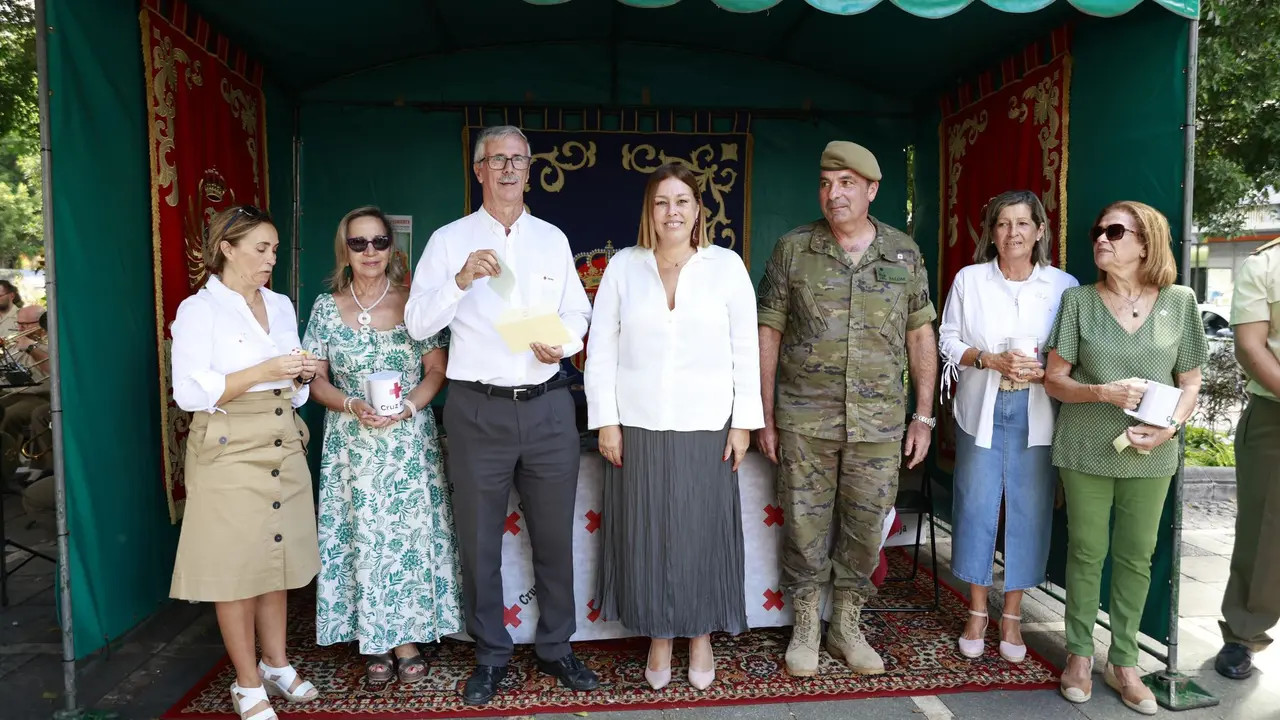 Dia de la Banderita de Cruz Roja y Astrid Pérez.