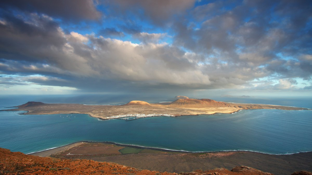 Nubes sobre La Graciosa.