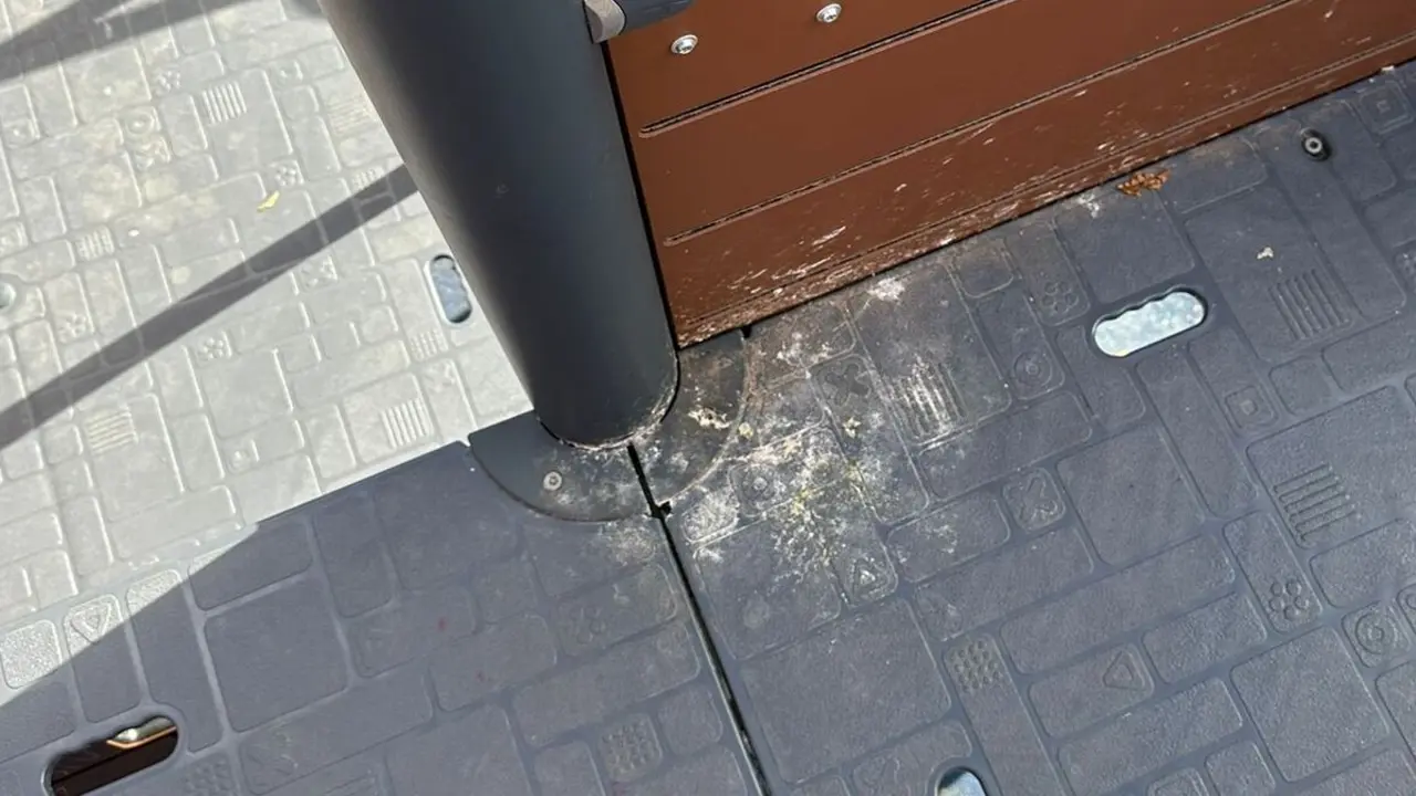 Detalle de un parque infantil en Playa Honda.