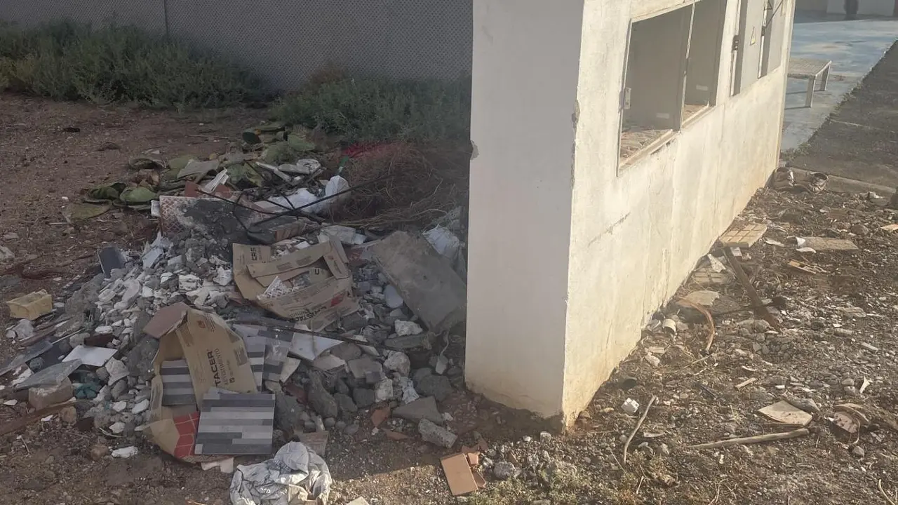 Vertido de escombros.