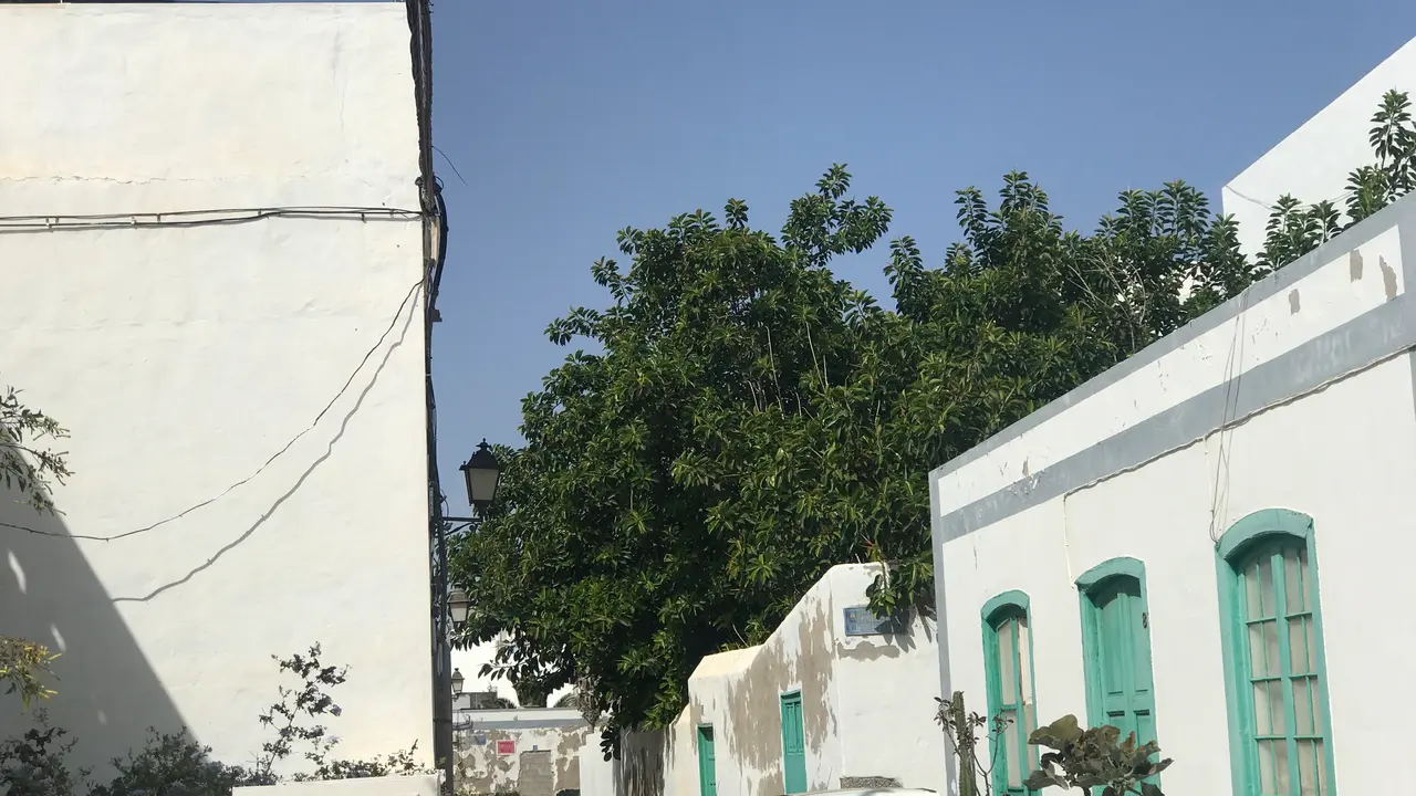 Calle Brasil, esquina Pasaje Fot&oacute;grafo Gabriel Fern&aacute;ndez.