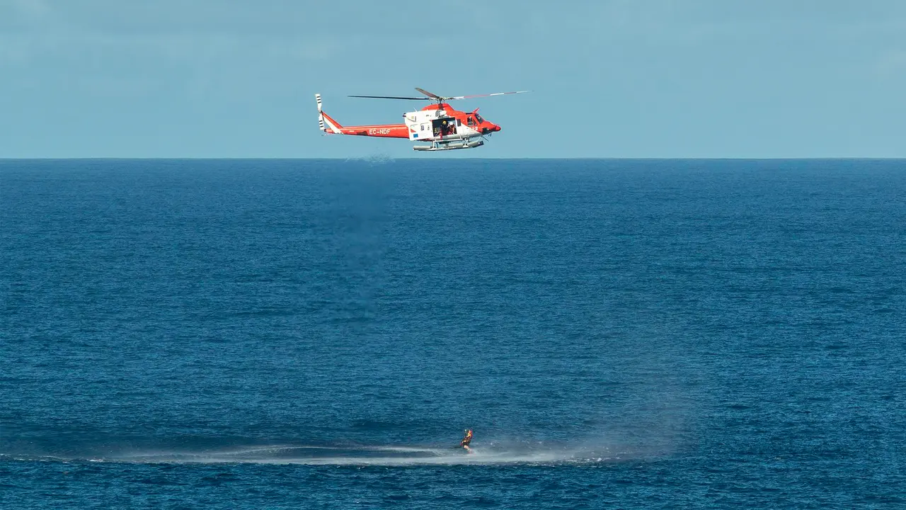 Helicóptero del GES. EFE, Adriel Perdomo.