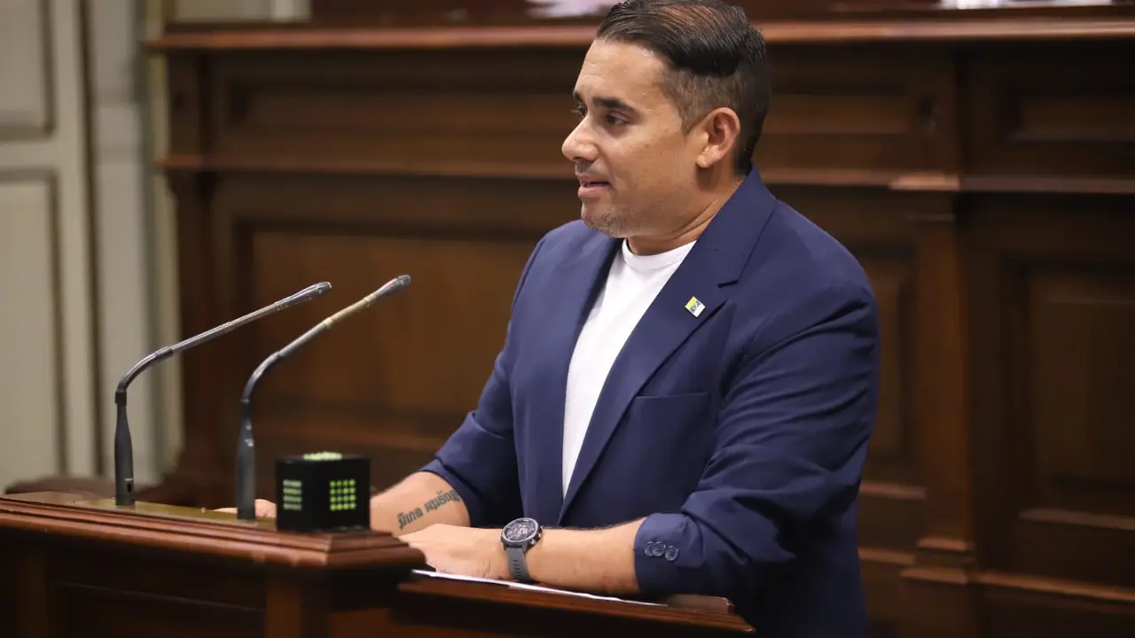 Yoné Caraballo, NC-BC, en el Parlamento de Canarias.