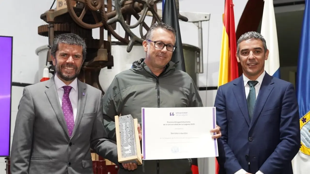 Entrega del Premio Enogastroturismo a la Promoción.