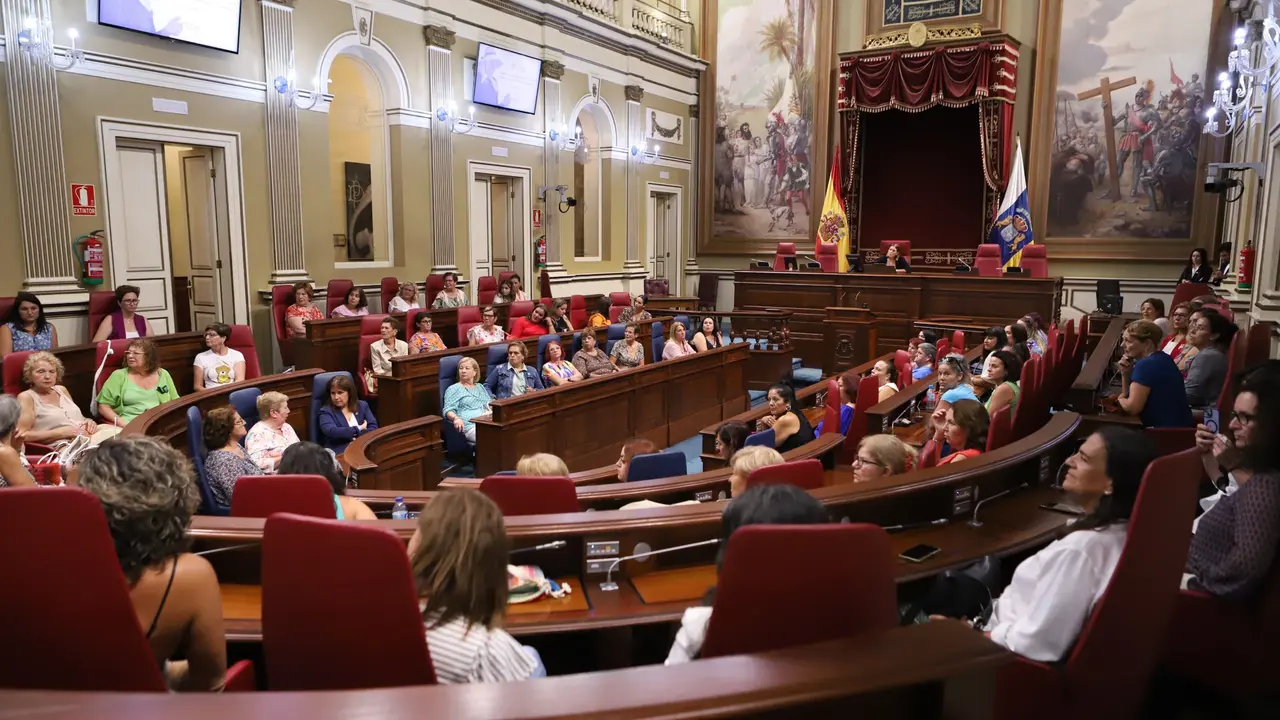 Imagen del encuentro con las mujeres rurales de Canarias.