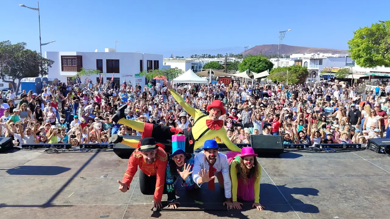 Jornada circense en Playa Blanca.