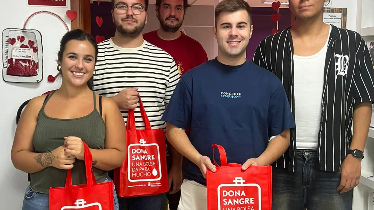 Jóvenes donantes del CIFP César Manrique de Tenerife.