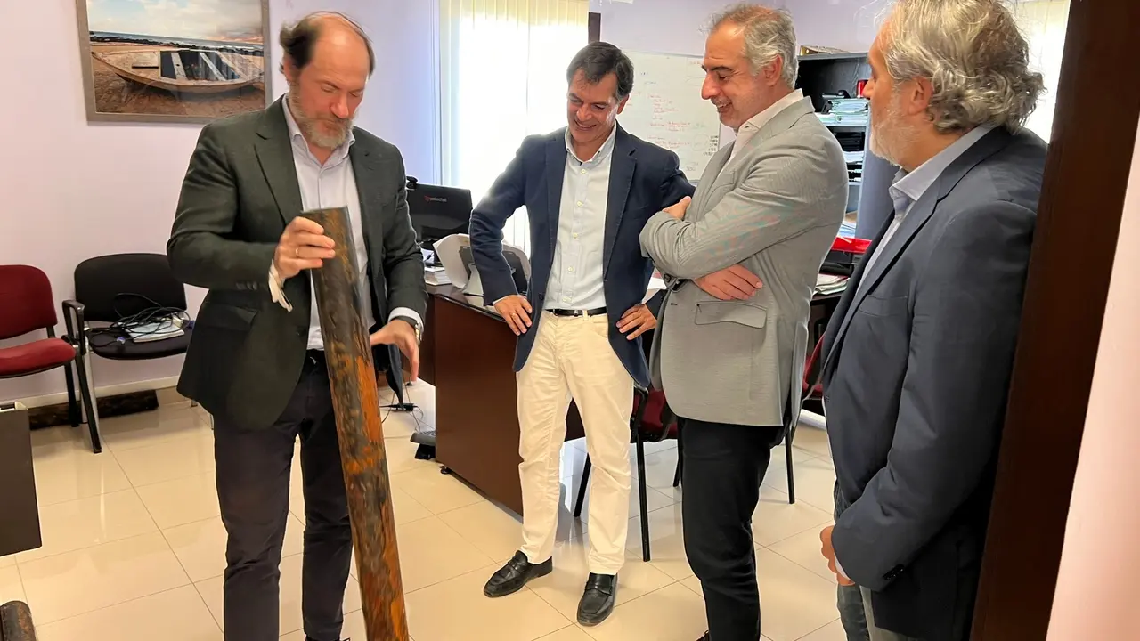 El consejero delegado de Canal de Isabel II, Mariano González Sáez en su visita a Canal Gestión Lanzarote.