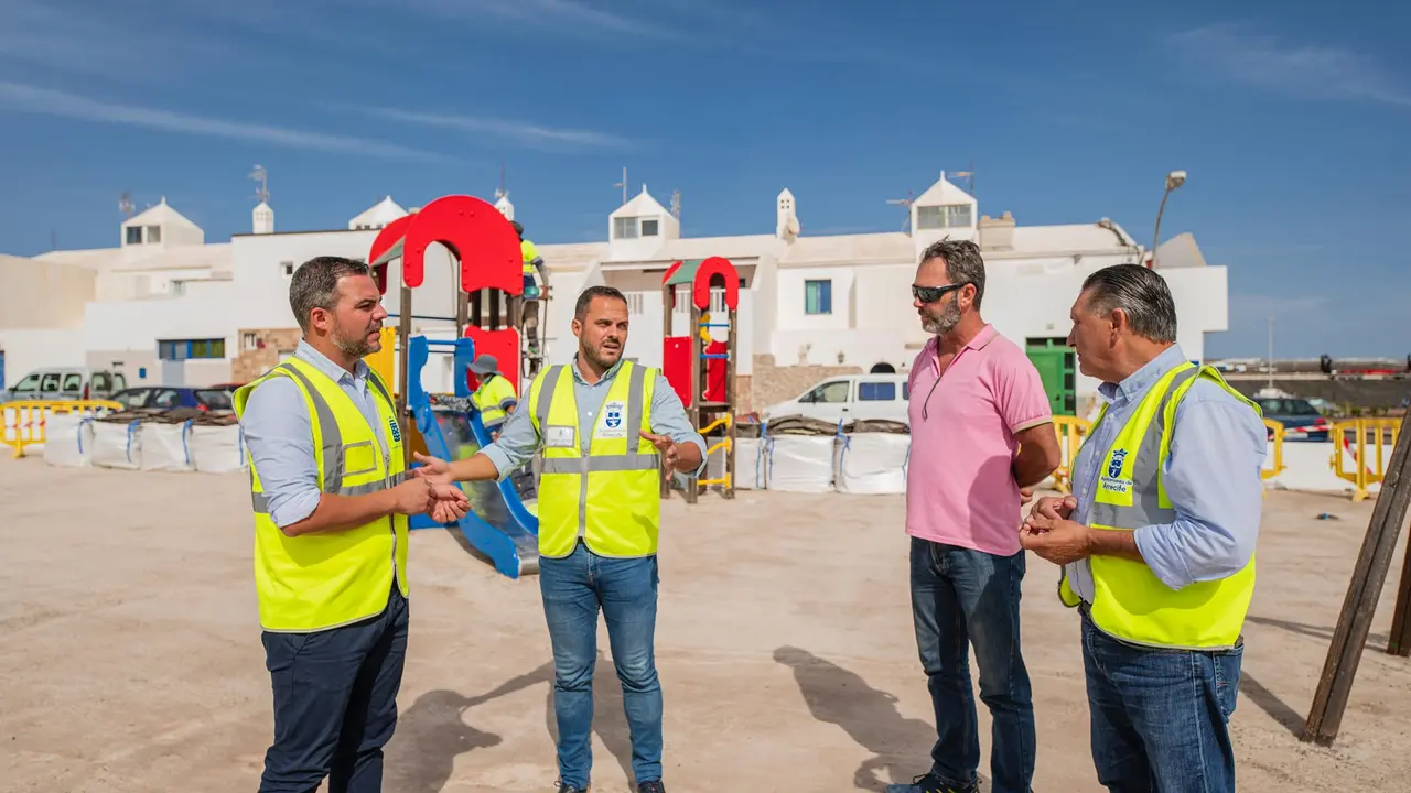 Arrecife inicia las obras para la renovación total de todos los parques infantiles.