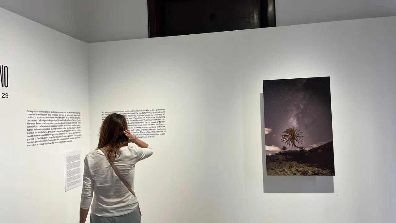 Público en la exposición de 'Caminante nocturno'.