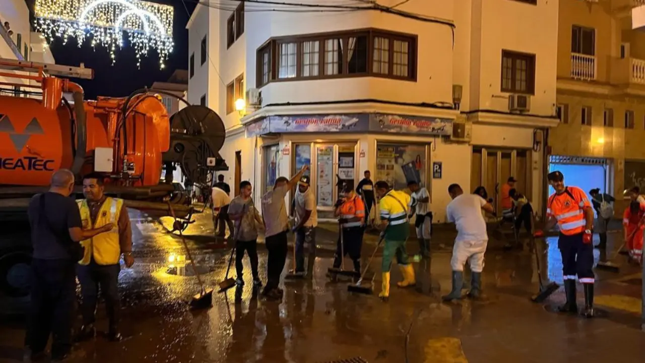 Limpieza en Arrecife tras las lluvias