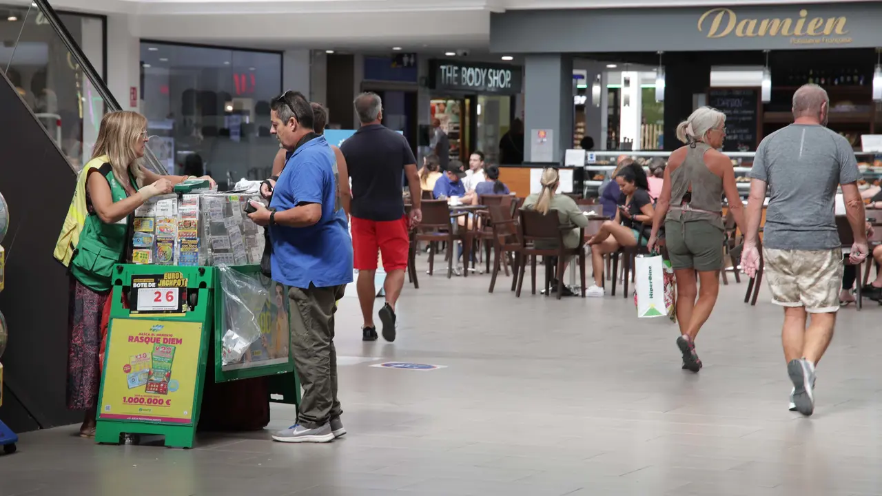 Vendedora de cupones de la ONCE.