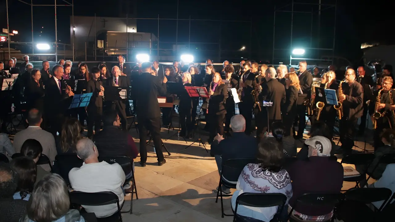 Actuación conjunta de las bandas municipales para cerrar la gala.
